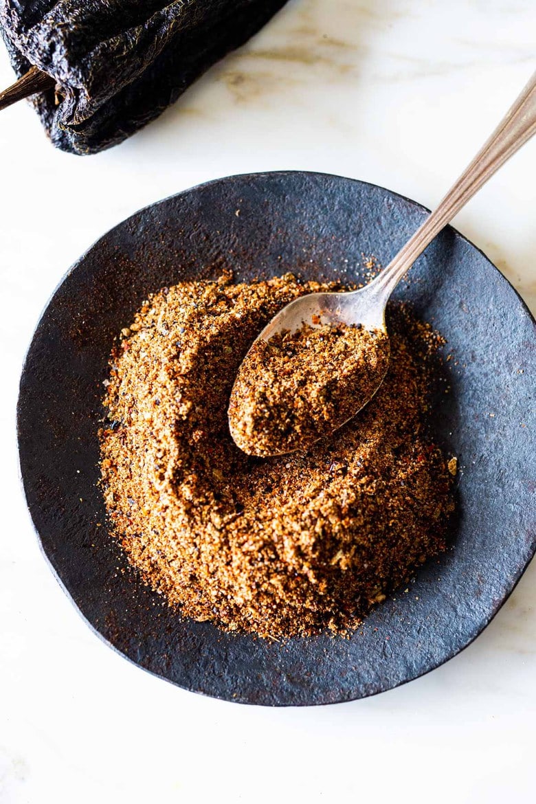 Spice up your meals with Homemade Taco Seasoning! Made with simple spices you already have at home, this flavorful spice blend takes just 5 minutes to make- and you'll never go back to store-bought again! #tacoseasoning 