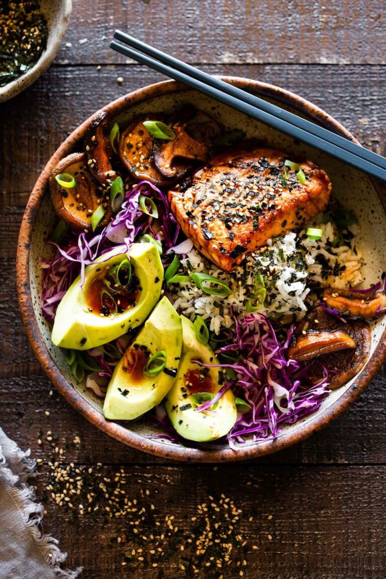Here's a fast & healthy weeknight Dinner! Furikake Salmon Bowls- these delicious bowls are made with seared sesame salmon, shiitake mushrooms, avocado and cabbage. Make this in 30 minutes! #salmonbowl #keto #salmon #furikake