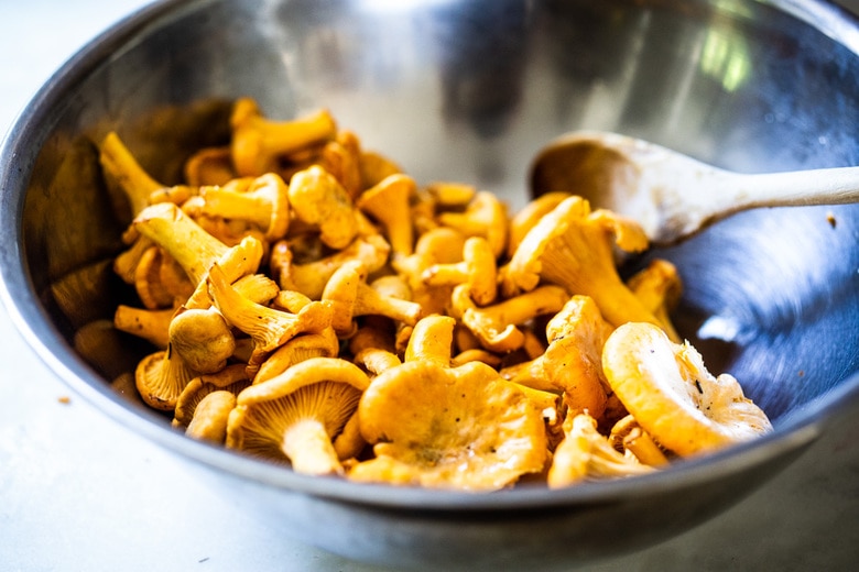 How to Smoke Mushrooms (on your stovetop) Elevate your vegan and vegetarian mains with Smoked Mushrooms! This simple easy technique requires no special equipment and can be made on your stovetop. Add flavor, complexity and depth to dishes you are already making, in 15-20 minutes! #smokedmushrooms #howtosmokemushrooms