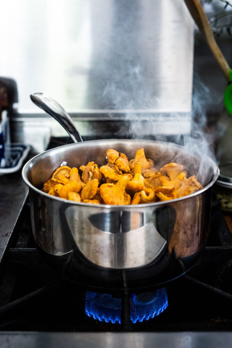 How to Smoke Mushrooms (on your stovetop) Elevate your vegan and vegetarian mains with Smoked Mushrooms! This simple easy technique requires no special equipment and can be made on your stovetop. Add flavor, complexity and depth to dishes you are already making, in 15-20 minutes! #smokedmushrooms #howtosmokemushrooms