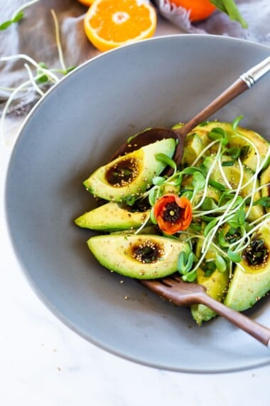 Avocado Salad with Japanese-style Ponzu Dressing- simple, delicious and vegan! #avocadosalad
