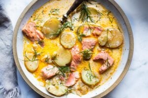 The best Salmon Chowder recipe using fresh salmon and fennel bulb, that can be made in about 30 minutes on the stovetop. Low carb, Keto and dairy-free adaptable! #salmonchowder #chowder