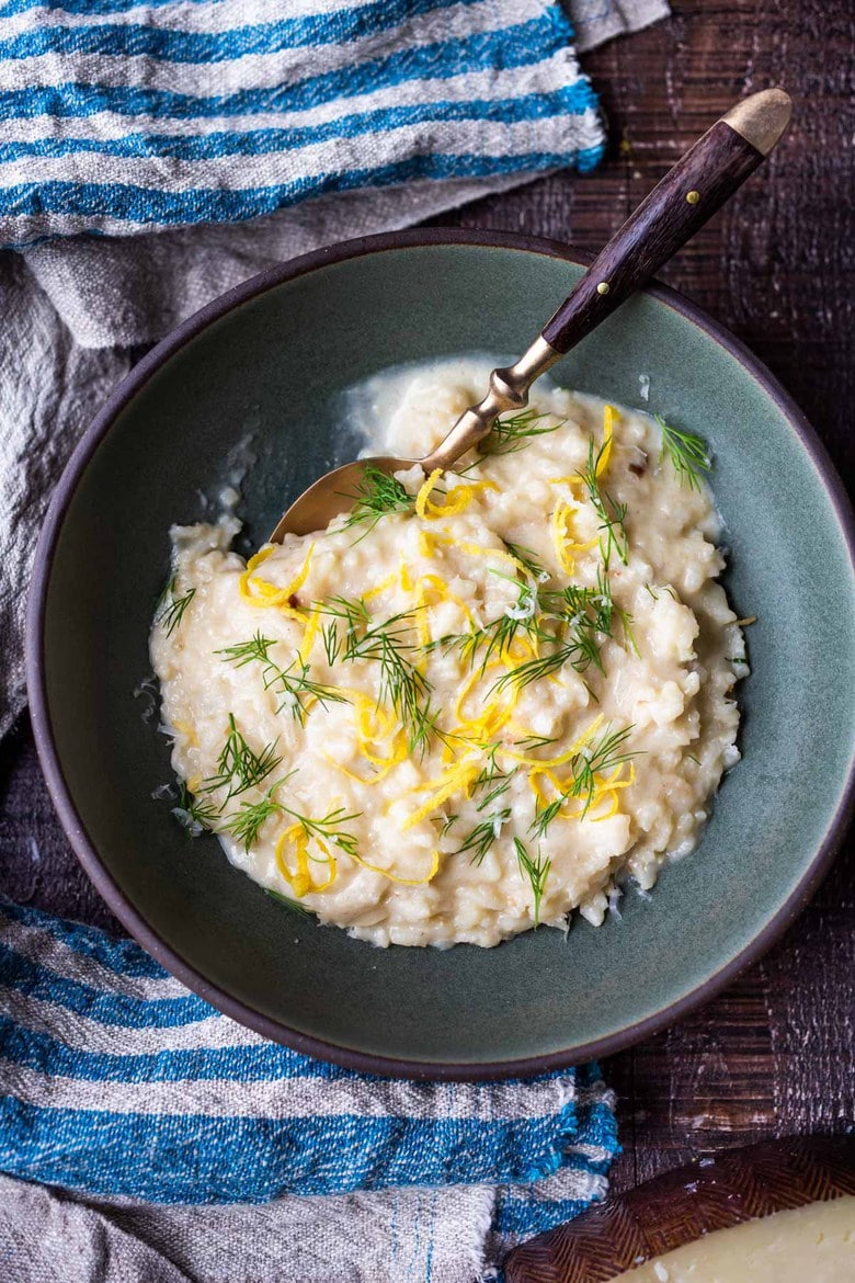 The EASIEST Risotto recipe made in your Instant Pot! This healthy low-maintenance risotto recipe will become your new favorite weeknight dinner. Fully customizable- add your favorite veggies like mushrooms, spinach, spring peas, asparagus, and have funs with this! #instantpot #risotto