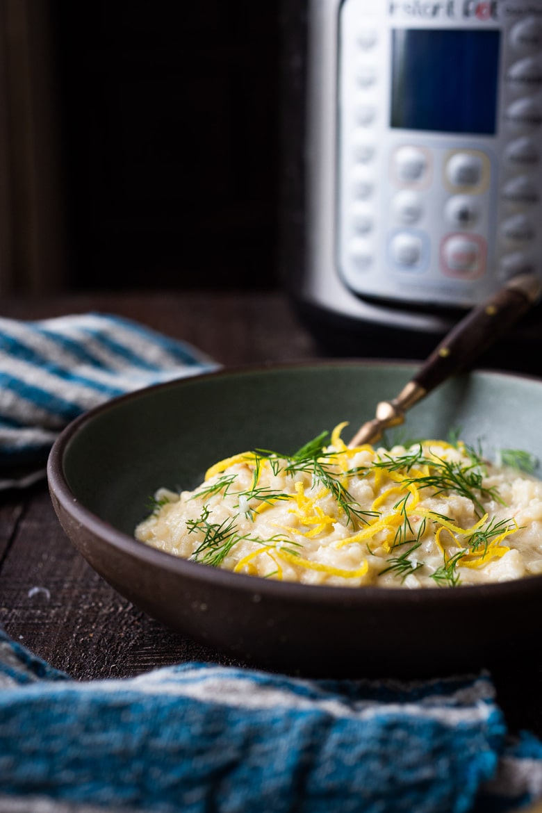 The EASIEST Risotto recipe made in your Instant Pot! This healthy low-maintenance risotto recipe will become your new favorite weeknight dinner. Fully customizable- add your favorite veggies like mushrooms, spinach, spring peas, asparagus, and have funs with this! #instantpot #risotto