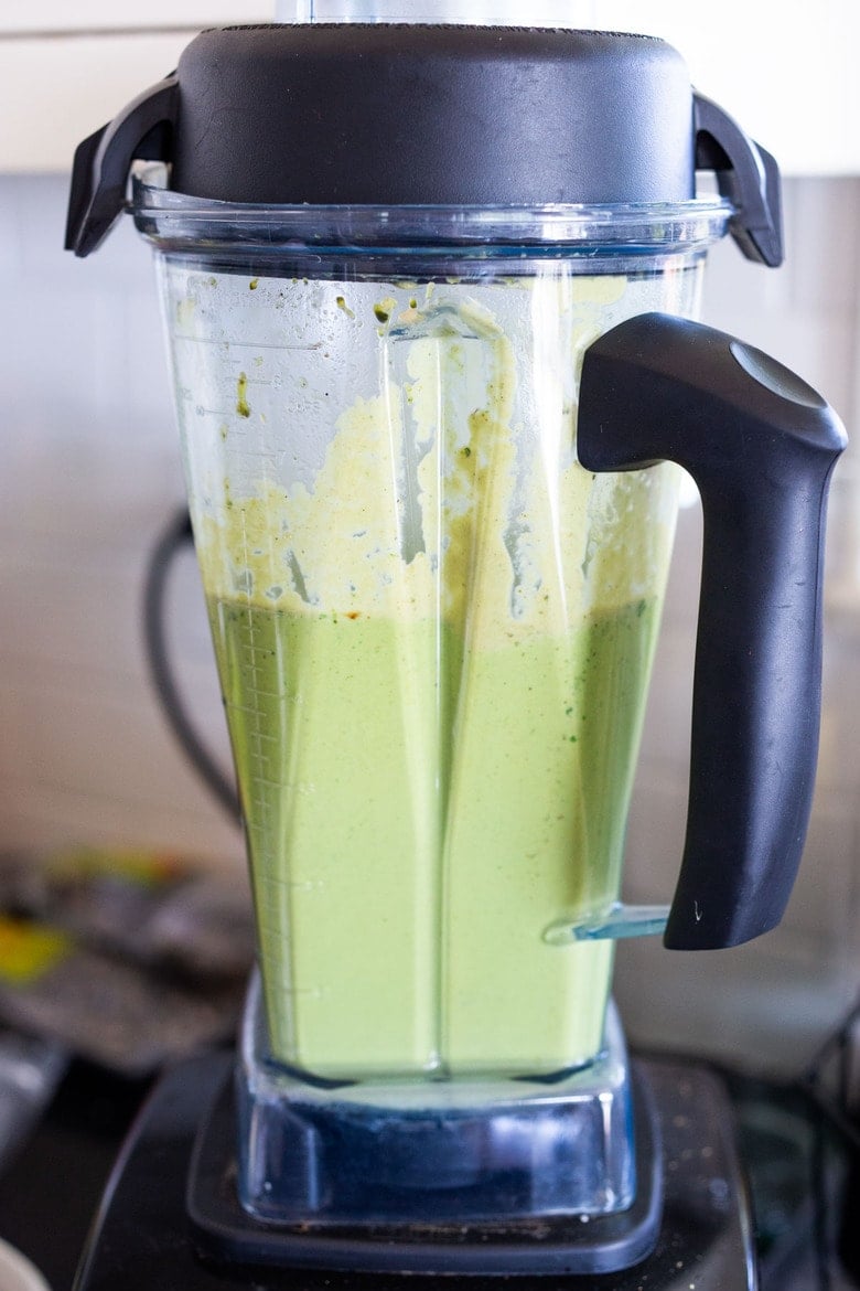  creamy vegan broccoli soup in a blender