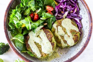 These Broccoli Quinoa Cakes can be made in 30 minutes & are a delicious healthy meal that your whole family will love!