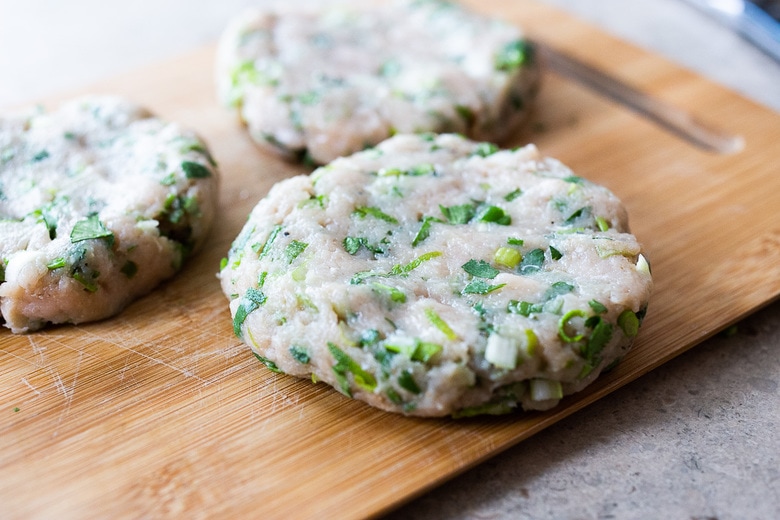 Forming turkey burger patties- how to make turkey burgers