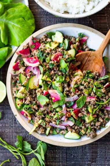 A flavorful recipe for Larb, a fresh Thai salad made with your choice of lamb, beef, pork, chicken or tofu. Low carb, fast and easy! #larb #thaifood #thaisalad