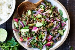 A flavorful recipe for Larb, a fresh Thai salad made with your choice of lamb, beef, pork, chicken or tofu. Low carb, fast and easy! #larb #thaifood #thaisalad