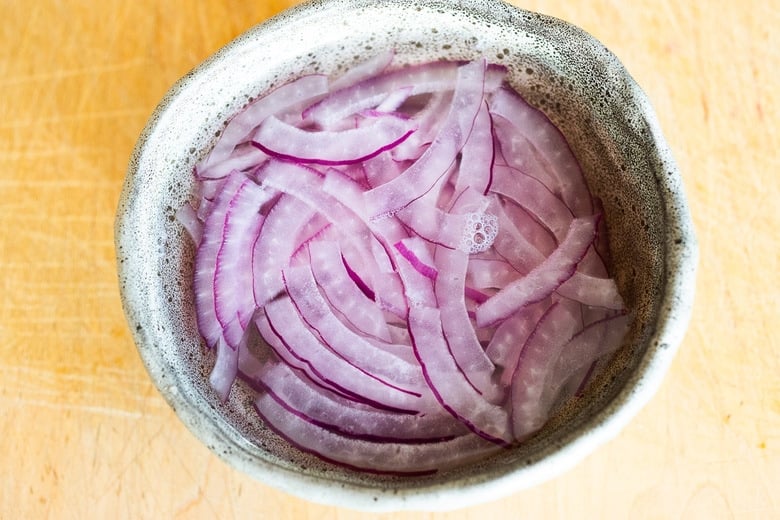quick pickled onions for larb
