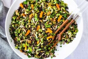 The BEST Lentil Salad infused with Moroccan Spices, this healthy vegan lentil salad can be made ahead and keeps for 4 days, perfect for healthy midweek lunches! #lentilsalad