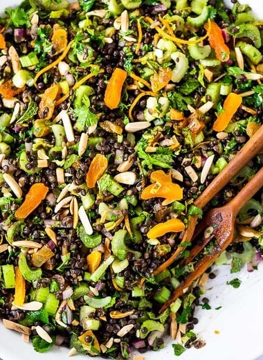 The BEST Lentil Salad infused with Moroccan Spices, this healthy vegan lentil salad can be made ahead and keeps for 4 days, perfect for healthy midweek lunches! #lentilsalad