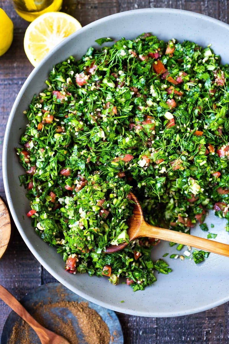 How to make the BEST Tabouli - this authentic Lebanese version is full of flavor, vegan and can be made with bulgar or quinoa. Seasoned with 7- spice! #tabouli #tabbouleh