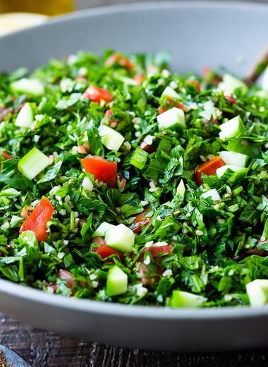 How to make the BEST Tabouli - this authentic Lebanese version is full of flavor, vegan and can be made with bulgar or quinoa. Seasoned with 7- spice! #tabouli #tabbouleh