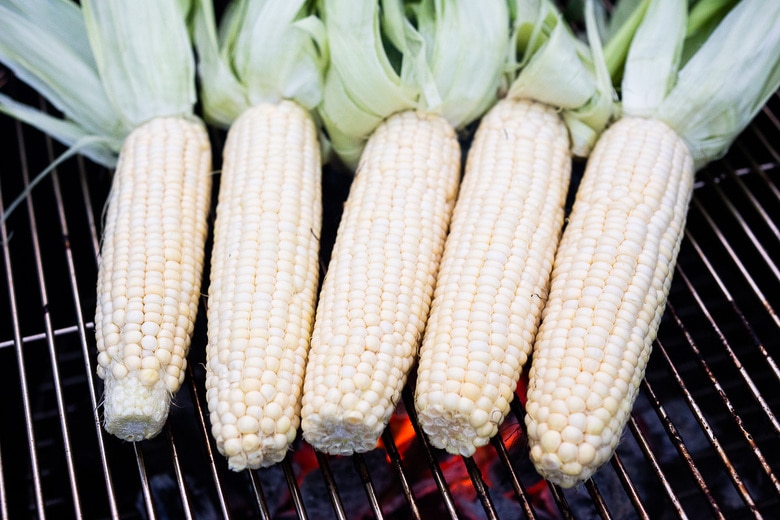 grilling corn on the grill 