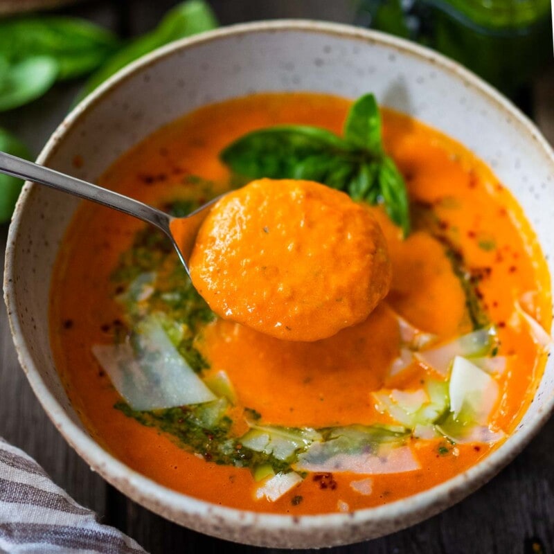 The best recipe for homemade tomato soup in under 30 minutes. Vegan-adaptable.