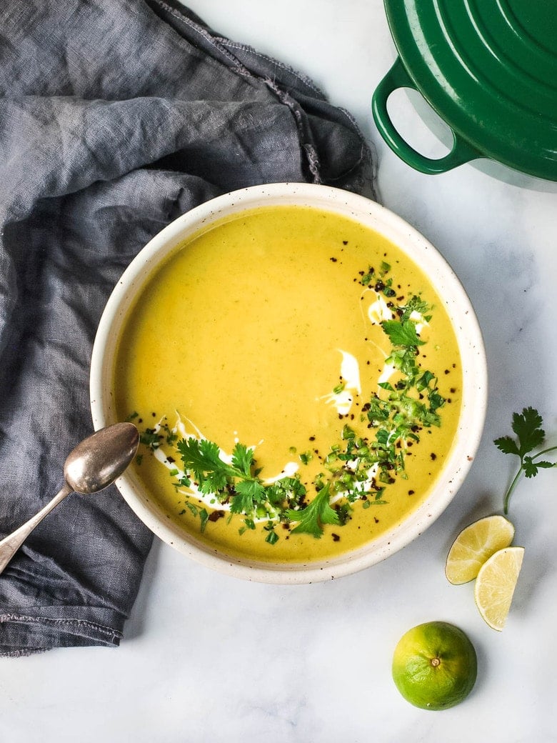 Curried Zucchini Soup with ginger and mint. A fast and easy vegan-adaptable soup that is healthy and flavorful. #zucchini #curriedzucchinisoup