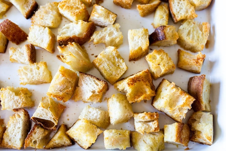 How to make EASY Homemade croutons - a great way to use up leftover sourdough bread! Vegan! #croutons 