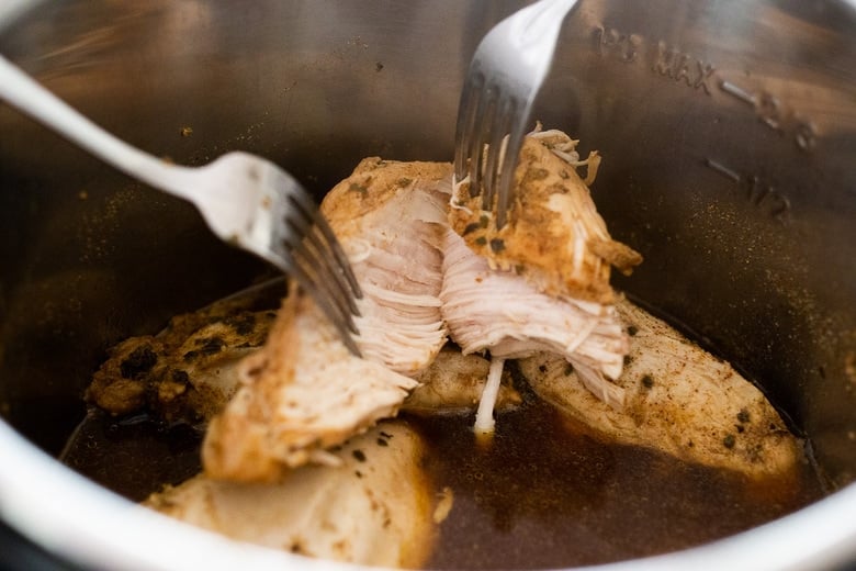 how to cook shredded chiclken in an Instant pot pressure cooker. 