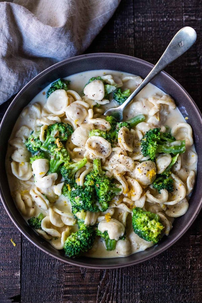 40 Vegan dinner ideas: Vegan Broccoli Mac and Cheese
