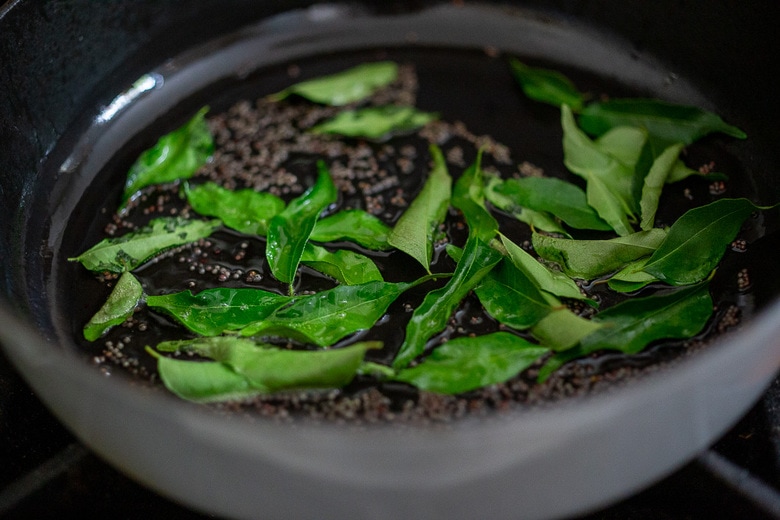 curry leaves and mustard sauce 