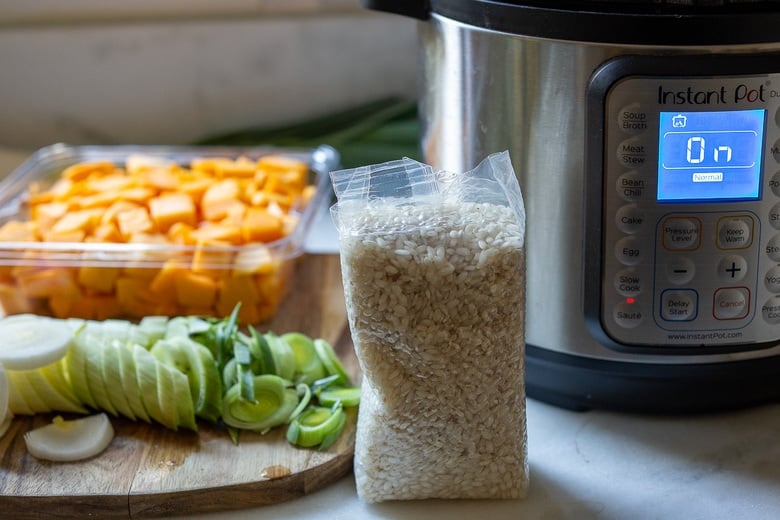 A quick and easy weeknight recipe for Butternut Risotto with Leeks and Spinach made with very little fuss, in your Instant Pot pressure cooker. Vegan-adaptable and Gluten-free. #butternut #butternutrisotto #instantpot #vegan