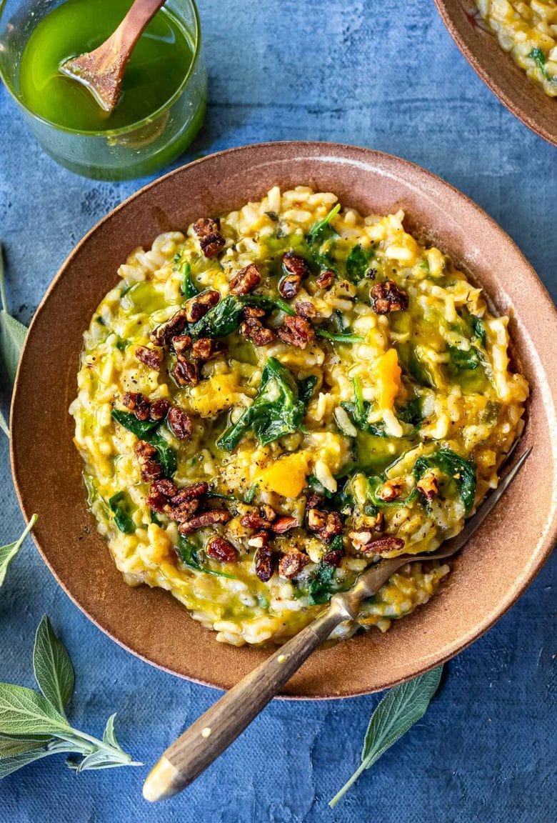 Cozy up with a comforting bowl of Butternut Risotto with Leeks and Spinach made with very little fuss, in your Instant Pot pressure cooker. Vegan-adaptable and Gluten-free. #butternut #butternutrisotto #instantpot #vegan