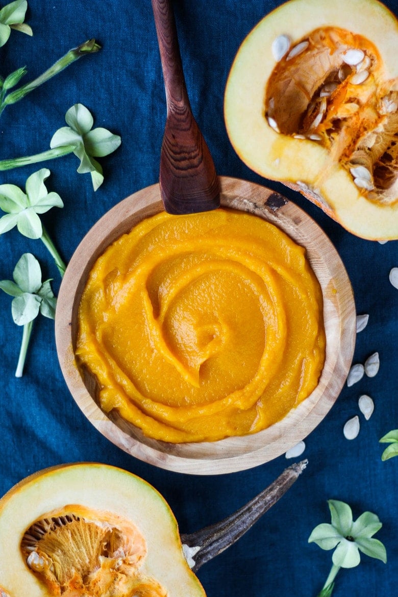 How to make homemade Pumpkin Puree from scratch- a simple easy step-by-step recipe to use in place of canned pumpkin. Learn how to roast pumpkin, puree pumpkin and store it for future use, all in about an hour! #pumpkinpuree #roastedpumpkin