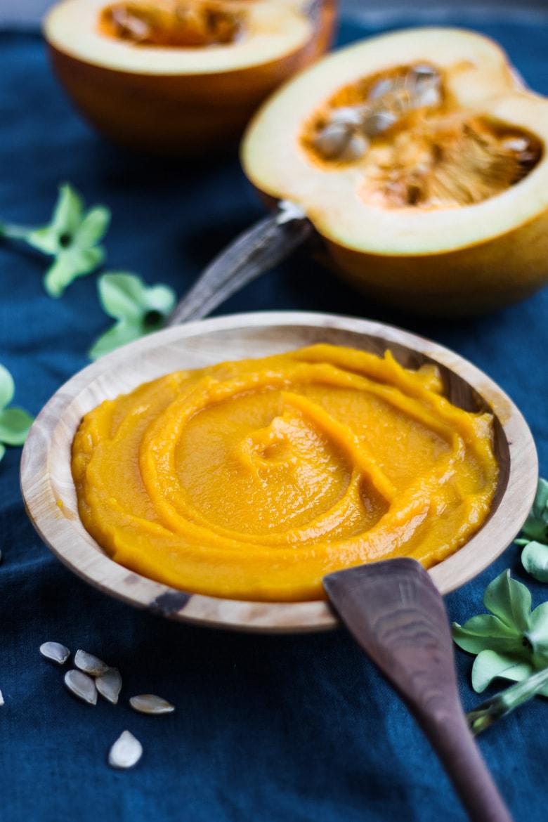 How to make homemade Pumpkin Puree from scratch- a simple easy step-by-step recipe to use in place of canned pumpkin. Learn how to roast pumpkin, puree pumpkin and store it for future use, all in about an hour! #pumpkinpuree #roastedpumpkin