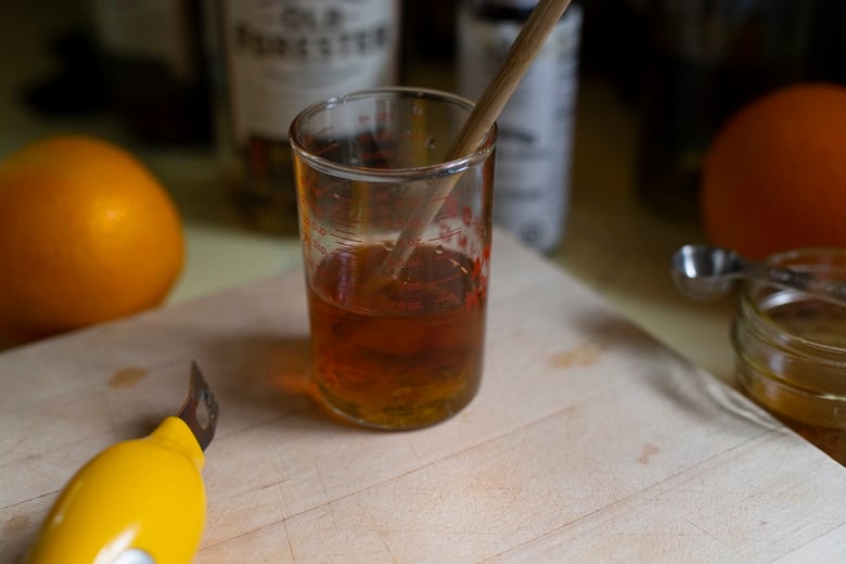 How to make a classic Old Fashioned Cocktail. This recipe is simple easy and delicious! #oldfashioned #oldfashionedcocktail #cocktail