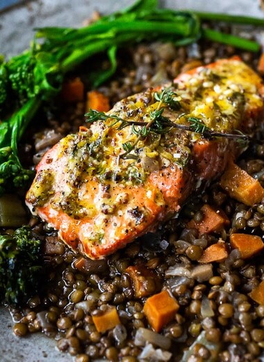 Roasted Salmon with Lemon and Thyme served over Braised French Green Lentils- a simple healthy weeknight dinner recipe! #lentils #salmon #bakedsalmon #frenchlemons