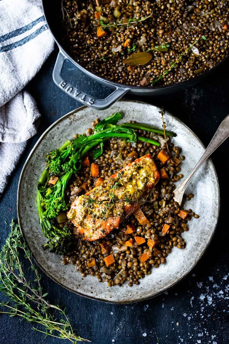 Roasted Salmon with Lemon and Thyme served over Braised French Green Lentils- a simple healthy weeknight dinner recipe! #lentils #salmon #bakedsalmon #frenchlemons