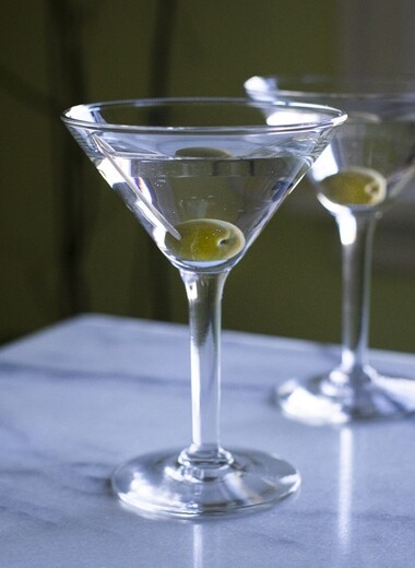 How to make a classic, Dry Gin Martini that would've made Winston Churchill proud - we skip the vermouth entirely to better feature the clean and complex characteristics of today's top-shelf gins. #ginmartini #drymartini #martini