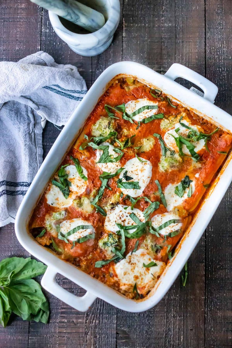 Healthy delicious Broccoli Stuffed Manicotti. A cozy homemade vegetarian meal that can be made ahead! Perfect for weeknight dinners or the holiday table. #manicotti #vegetariandinner #broccoli #broccolirecipes 