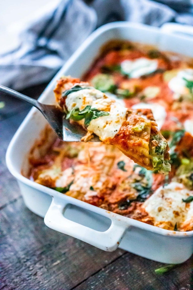 20 Vegetarian Pasta Recipes 40 BEST Pasta Recipes! Healthy delicious Broccoli Stuffed Manicotti. A cozy homemade vegetarian meal that can be made ahead! Perfect for weeknight dinners or the holiday table. #manicotti #vegetariandinner #broccoli #broccolirecipes