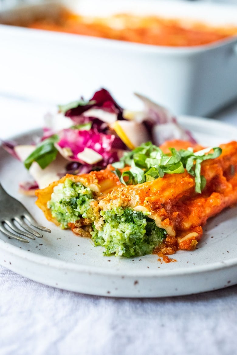 Healthy delicious Broccoli Stuffed Manicotti. A cozy homemade vegetarian meal that can be made ahead! Perfect for weeknight dinners or the holiday table. #manicotti #vegetariandinner #broccoli #broccolirecipes 