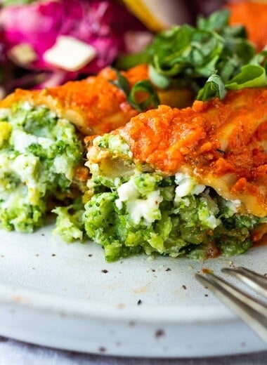 Healthy delicious Broccoli Stuffed Manicotti. A cozy homemade vegetarian meal that can be made ahead! Perfect for weeknight dinners or the holiday table. #manicotti #vegetariandinner #broccoli #broccolirecipes