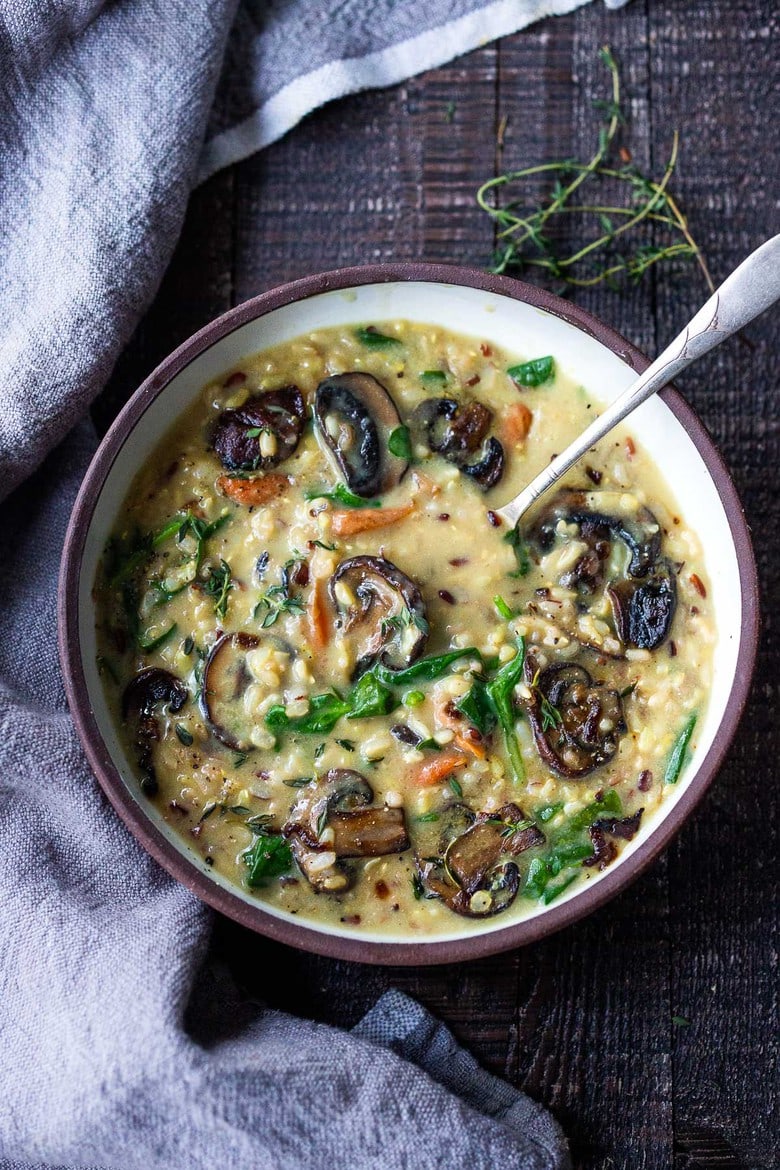 Instant Pot Wild Rice Soup with mushrooms and spinach- a healthy vegetarian soup recipe that is easy, fast and vegan adaptable! #healthy #wildricesoup #instantpot #vegetarian 