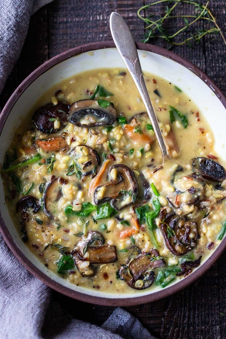 Instant Pot Wild Rice Soup with mushrooms and spinach- a healthy vegetarian soup recipe that is easy, fast and vegan adaptable! #healthy #wildricesoup #instantpot #vegetarian