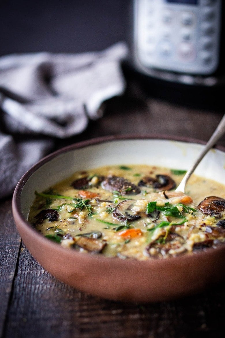 Instant Pot Wild Rice Soup with mushrooms and spinach- a healthy vegetarian soup recipe that is easy, fast and vegan adaptable! #healthy #wildricesoup #instantpot #vegetarian