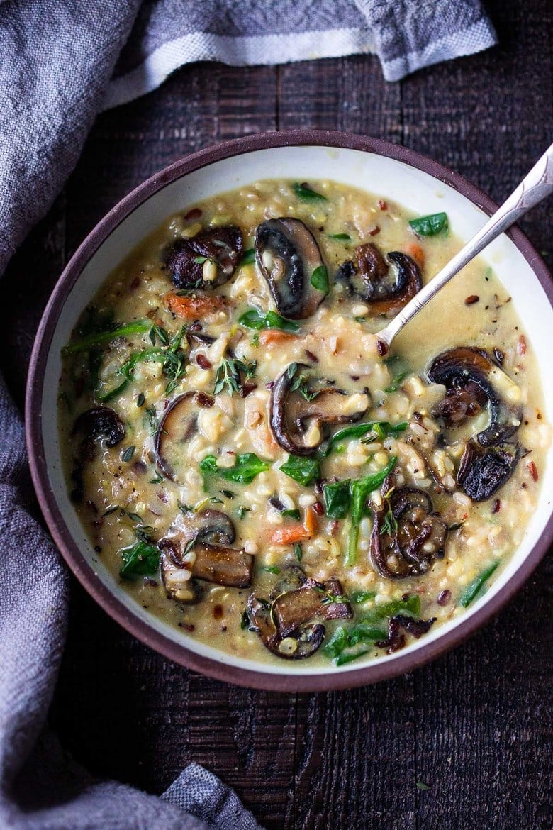 25 Best Instant Pot Recipes: Instant Pot Wild Rice Soup with mushrooms and spinach- a healthy vegetarian soup recipe that is easy, fast and vegan adaptable! #healthy #wildricesoup #instantpot #vegetarian