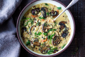 Instant Pot Wild Rice Soup with mushrooms and spinach- a healthy vegetarian soup recipe that is easy, fast and vegan adaptable! Gluten-free!