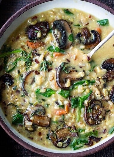Instant Pot Wild Rice Soup with mushrooms and spinach- a healthy vegetarian soup recipe that is easy, fast and vegan adaptable! Gluten-free!