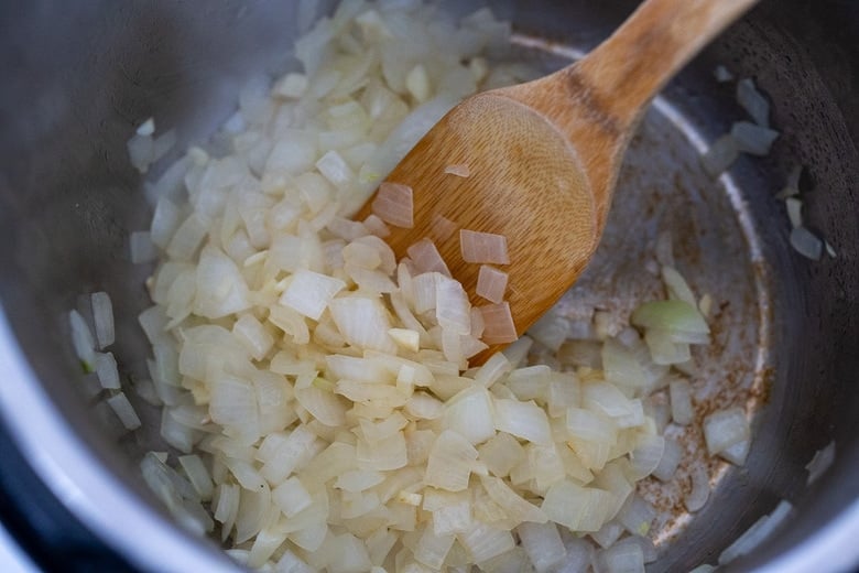 saute onion and garlic in instant pot