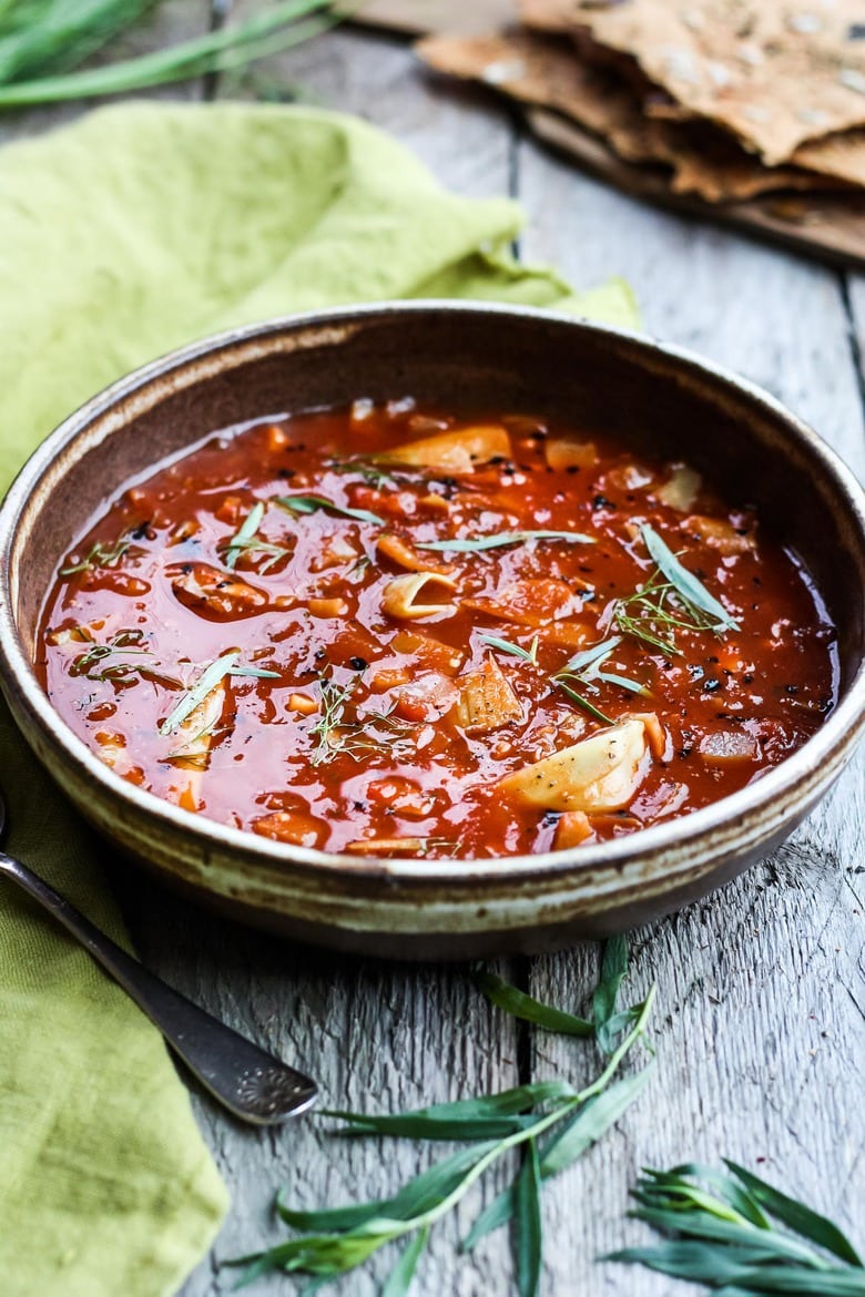 An easy vegan recipe for Tomato Artichoke Soup using pantry ingredients.  Perfect for when you're in the mood for a dynamic tomato soup with very little hands-on effort.  Ready in 20 minutes!   