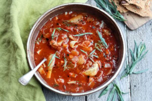 An easy vegan recipe for Tomato Artichoke Soup using pantry ingredients.  Perfect for when your in the mood for a dynamic tomato soup with very little hands on effort.  Ready in 20 minutes!   