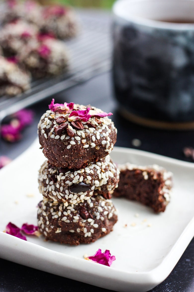 Flourless and vegan-adaptable, these Chocolate Sesame Cookies are irresistibly tender, chewy and divinely delicious.  #chocolatecookies #sesamecookies