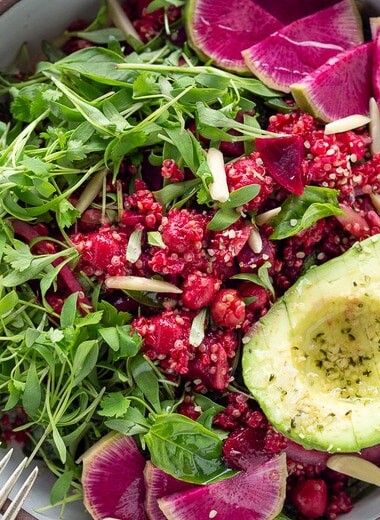 Brighten up your day with this Winter Bliss Bowl! A simple vegan bowl made with beets, quinoa, avocado and chickpeas-that can be made in under 30 minutes! Great for meal-prepping and guaranteed to lift your spirits! #bowl #buddhabowl #veganbowl