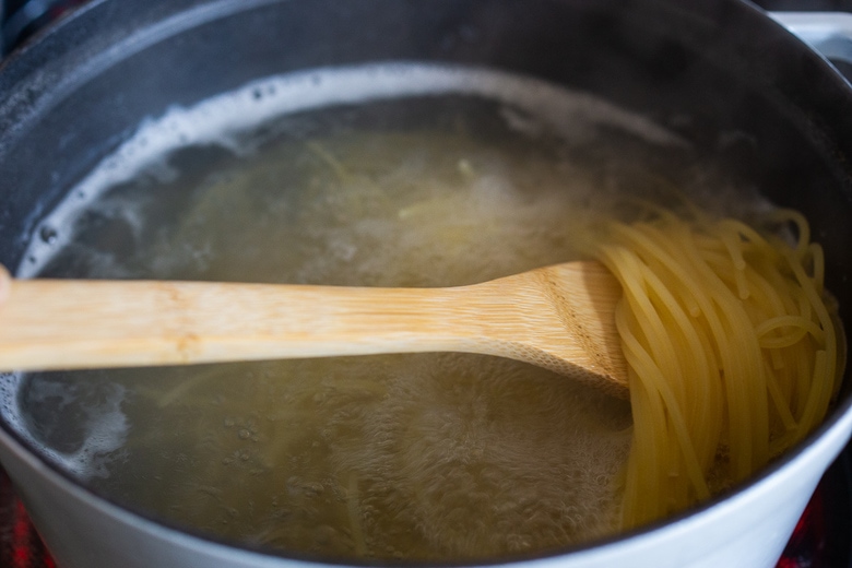 cooking the spaghetti in a pot 