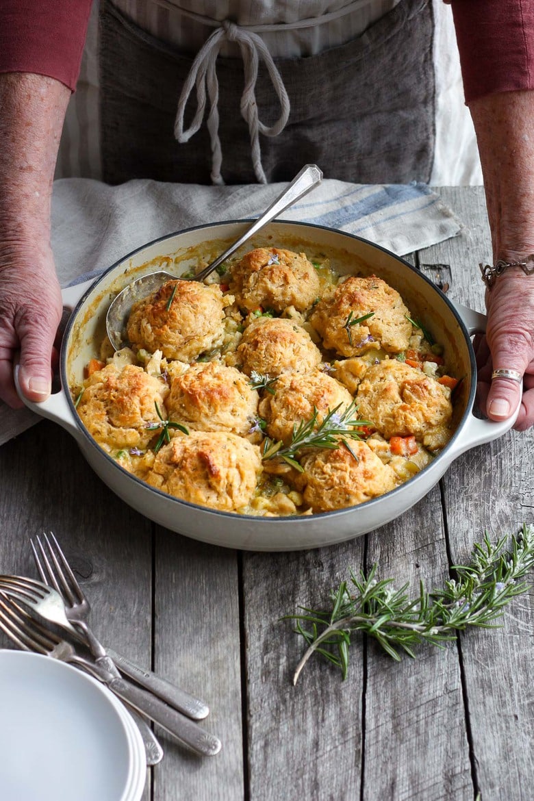 How to make Classic Chicken Pot Pie with a quick and easy biscuit crust, tender veggies, fresh herbs, in a creamy wine sauce. #potpie 